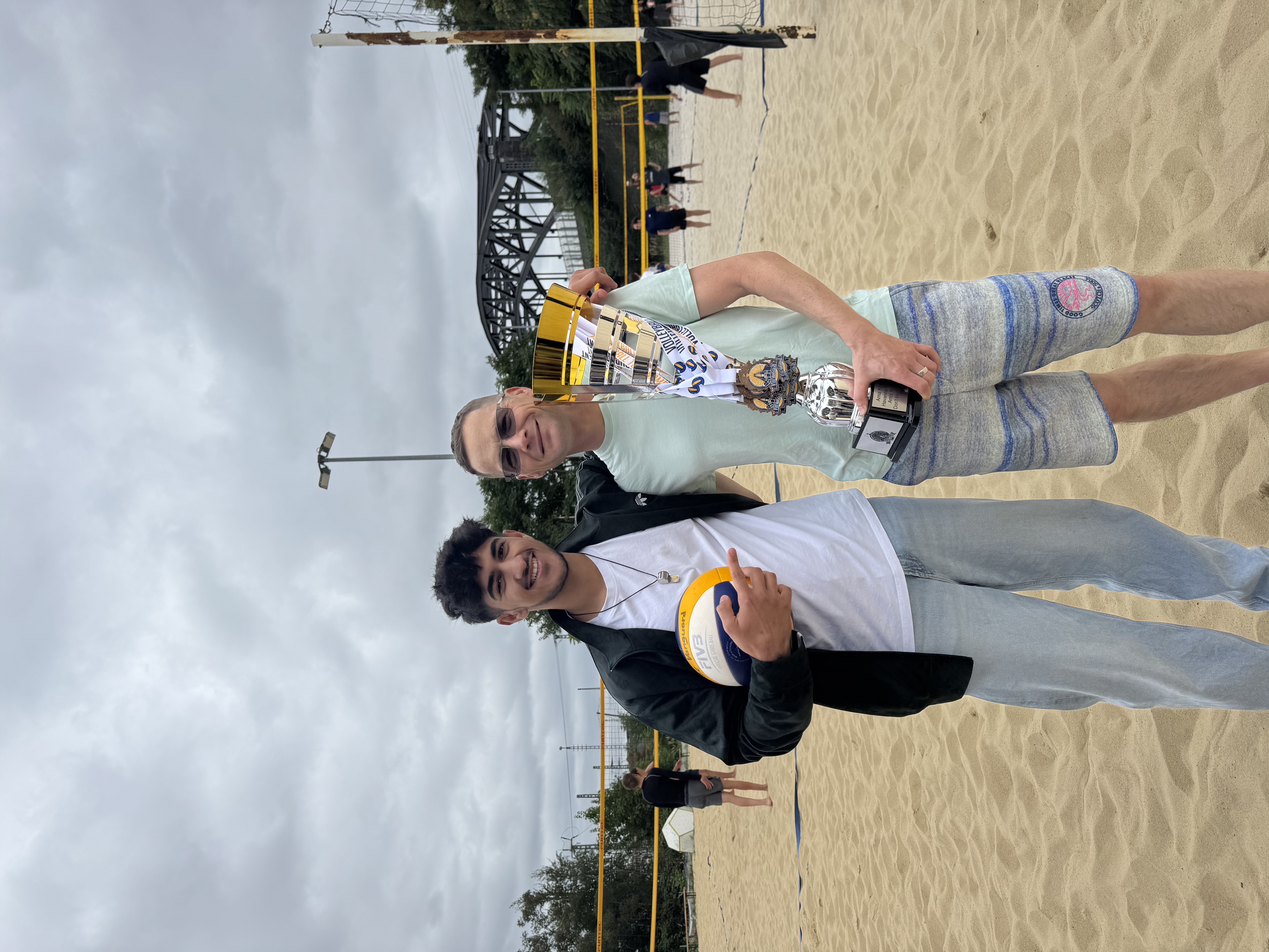 Sieger mit Pokal